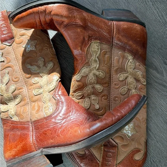 Women's Western Heeled Boots - Brown and Tan with stars - Picture 3 of 3